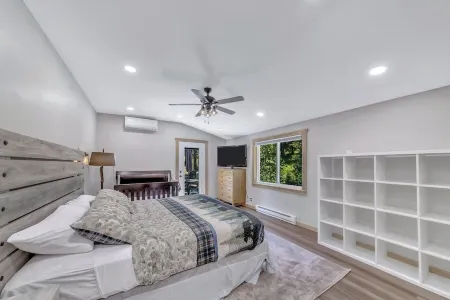 JR's Hideaway- Secluded Cabin on 3.5 acres in Northern Black Hills