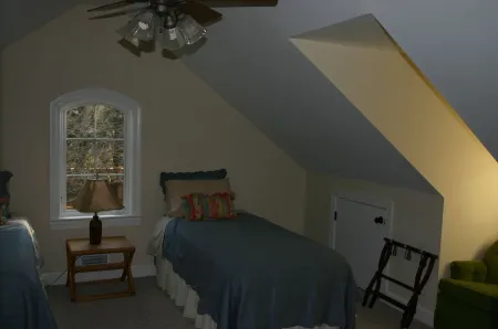 Contemporary colonial cottage, close to dwntown Rockville and metro, accessible.