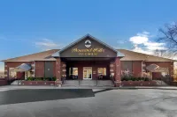 Jetted Tub and Seasonal Pool Access - Stunning Golf Retreat Hotels in Branson