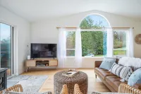 Stunning Views and Spacious Living - Gorgeous Coastal Escape Hotels in Camano