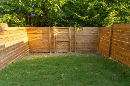 Open Floor Plan with Fenced Yard and Cozy Kitchen - Charming Retreat Отели рядом с достопримечательностью «Brazos Valley Museum of Natural History»