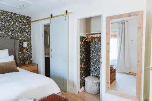 Cozy Outdoor Spaces and Modern Kitchen - Charming Victorian Haven Hotels in Cape Charles