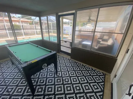 Heated Salt Water Pool and Spa Retreat - Charming Coastal Oasis