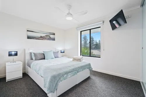 Beachside Breakaway Glenelg South – 200m to the Beach Hotel a Glenelg South