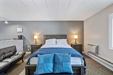 Private Porch and Full Kitchen Amenities - Inviting Spacious Oasis