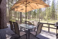 Stylish Home with Hot Tub and Gas Fireplace - Cozy Retreat