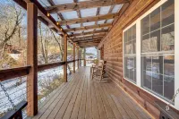 Charming Log Cabin with Deck and Fireplace - Cozy Woodland Retreat Hotels in Cane River