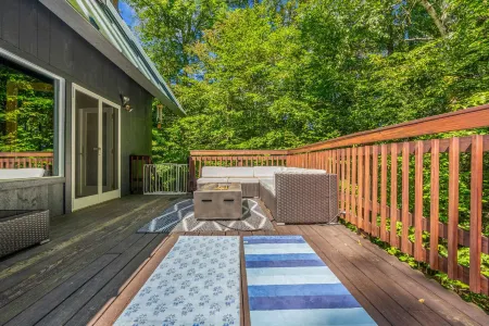 Game Room and Scenic Forest Views - Stunning Retreat