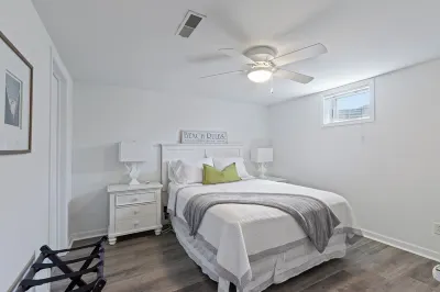 Spacious North Shore 2 bedroom Lake Condo with a Dock!