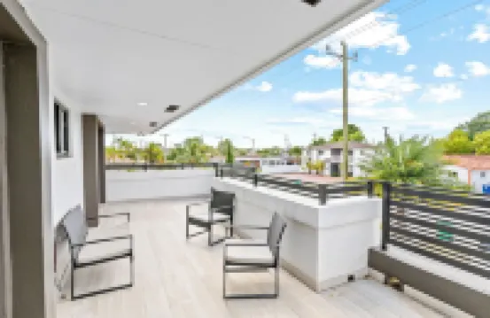 May Special! 4Br - Private Pool, Grill, Near Coral Gables & Mia Airport