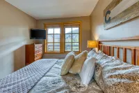 Ski-view condo with hot tub & fitness room - walk to lifts & dining Hotel a Copper Mountain