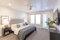 Heated Pool and Pickleball Courts - Stylish Golf Retreat