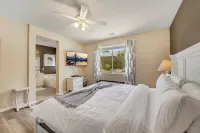Pool, Game Room and Putting Green Retreat - Stunning Desert Haven
