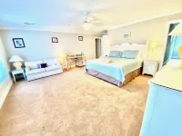 "Doc's Beach House"  Just Across from the Ocean on Sullivan's! Great Ocean Views!