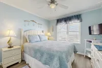 Attractive, oceanfront house with beach access, deck, grill, & AC - near dining Hotels in Lockwoods Folly