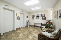 Spectacular Coastline Views and Spacious Lanai - Elegant Oceanfront Retreat