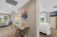 Stunning Golf Course Views and Club Access - Elegant Island Retreat