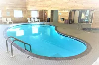 Super 8 by Wyndham Shakopee - Pools
