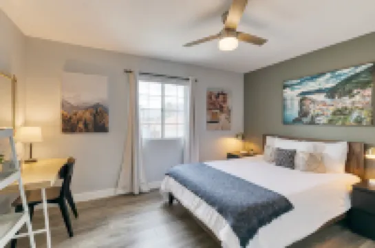 Stunning Oasis with Pool and Hot Tub - Luxury Desert Retreat