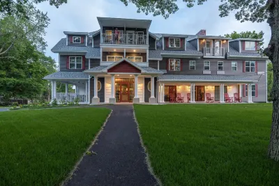 The Inn on Mount Desert Hotel dekat George B. Dorr Museum of Natural History