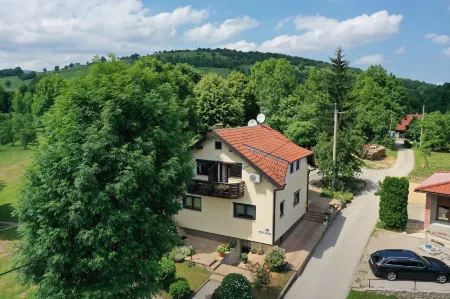 House Jelena Отели в г. Селиште Дрежничко