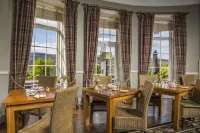 The Manor Hotel - พร้อมอาหารเช้า