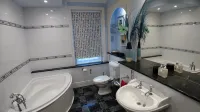 House - Sleeps 8 - Pet Friendly - Garden - Parking - Parking