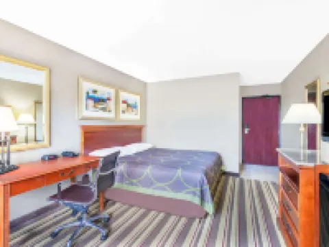 Super 8 by Wyndham Tilton/Lake Winnipesaukee Hotels in Tilton