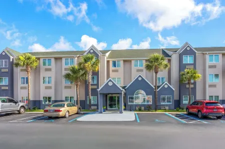 Microtel Inn & Suites by Wyndham Panama City Отели рядом с достопримечательностью «Хиленд Парк Спортс»