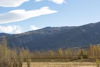 Harvest Park Studios Hotels in Cromwell