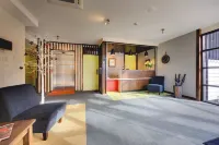 Ava Lodge