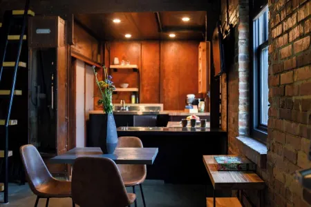 Old Marshall Jail Hotel Отели в г. Маршалл