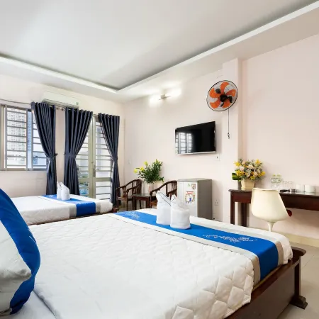 Loc Phat Hotel Отели рядом с достопримечательностью «Парк Dam Sen»