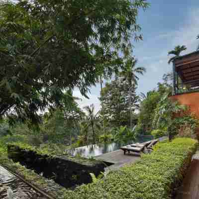 Sumeru Botanical Estate Hotel Exterior