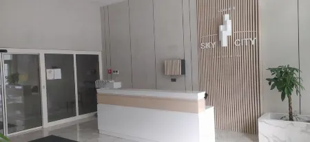 18th & 16h Floor Secure Luxury Condos with Pool & Fitness Included in Price Отели в г. Петровец