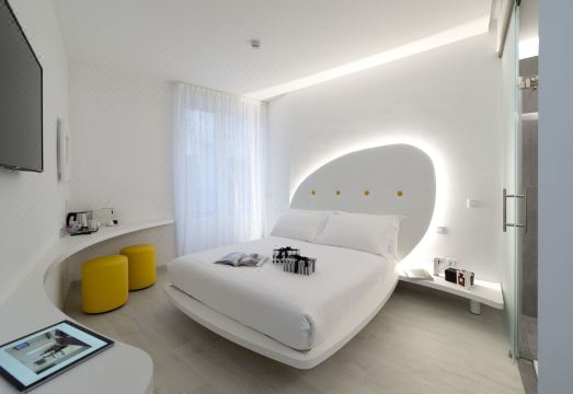 Ahd 룸스의 고급스러운 로비 전경