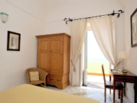 Hotel la Casa Sul Mare Hotels in Procida