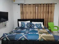 Sleeps 2 - Pet Friendly with Garden & Parking Hotels in Kokrobite