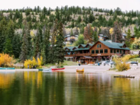 Pyramid Lake Lodge Hotels in Jasper