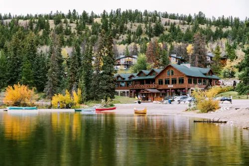 Pyramid Lake Lodge Hotels in Jasper