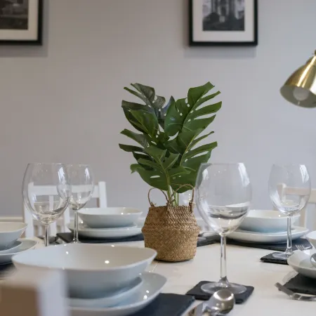 Howick House-Sleeps 5-Pet Friendly-Parking-Garden