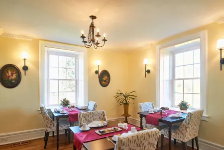 Enduring Heart Bed and Breakfast Inc. Отели рядом с достопримечательностью «King's Lock Craft Distillery»