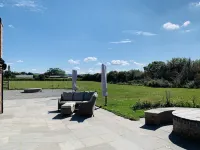 Luxury Studio Cottage at Foot of Yorkshire Wolds Hotels in Shipton Thorpe