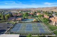 Hikers Hideaway Cozy Resort Condo w/ Pool & More Hotels in Santa Clara