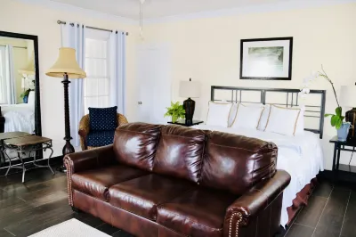 Runaway Hill Inn Hotels in 