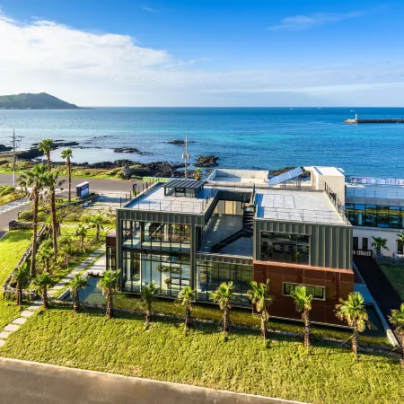 Aguila Hotel Jeju Oceano Suite Отели рядом с достопримечательностью «Пляж Хёпчже»