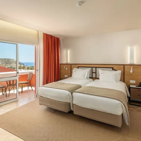 Belavista Da Luz - Wellness & Lifestyle Hotel Отели рядом с достопримечательностью «Пляж Луш»