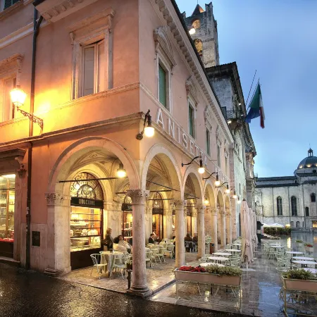 Residenza dei Capitani - Piazza del Popolo