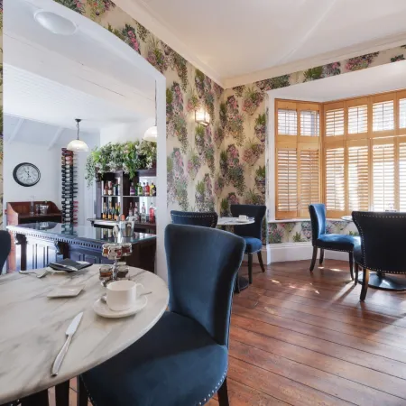 Somerset House Boutique Hotel and Restaurant Отели рядом с достопримечательностью «Пристань для яхт Хаслар»