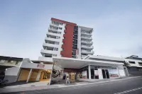 Curtis Central Apartments Official 글래드스턴 호텔
